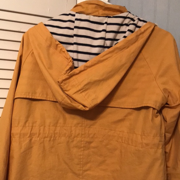 Cute yellow jacket with hood - Picture 6 of 10